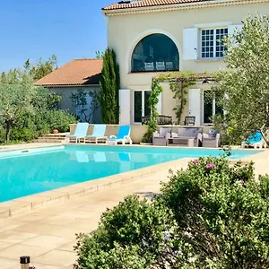 https://le-clos-des-vergers.fr-provencehotel.com