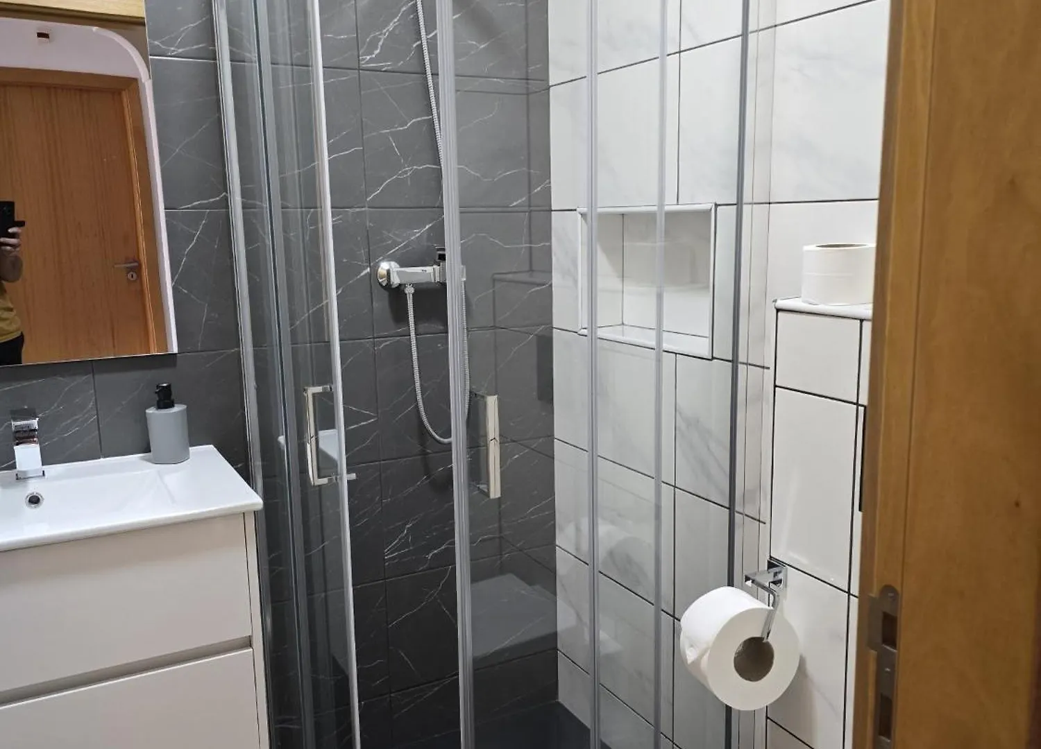 Gasthof Lc'S Guesthouse Lagos